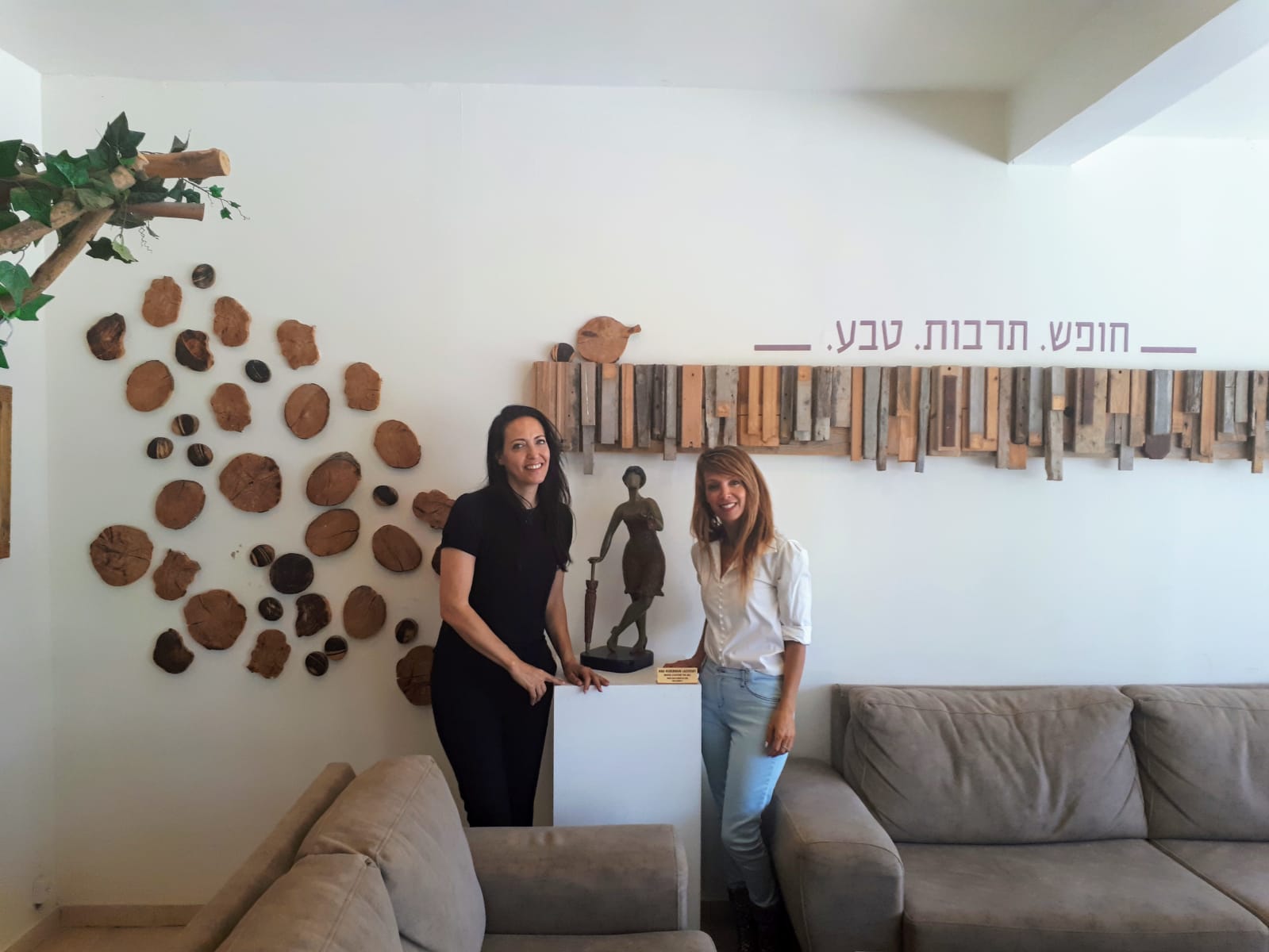 ליהיא לפיד וחגית ארגמן - תערוכה במלון הרי יהודה